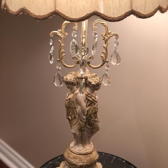 2 Belgian Crystal Table lamps with antique base . Very good condition. Used . - Picture 4 of 9